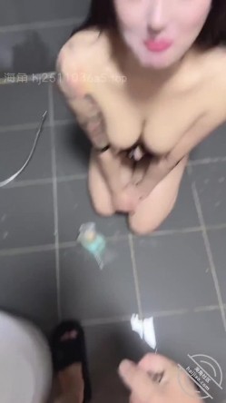 海角【奶子即正义】【少妇天花板】丰满美乳翘臀甜美少妇，笑起来太甜了，甘当SM母狗，操逼爆菊滴蜡 请求扇耳光，喝尿等 截图15
