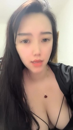 【178小宝贝】G奶小骚逼~奶子比脸大 沙滩车里玩奶揉逼 商场逼塞跳蛋 真过瘾!! 截图2