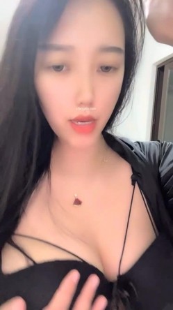 【178小宝贝】G奶小骚逼~奶子比脸大 沙滩车里玩奶揉逼 商场逼塞跳蛋 真过瘾!! 截图6