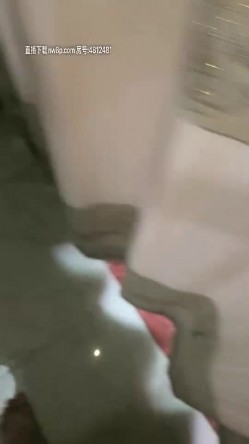 00后苗条身材妹子和男友啪啪，沙发撩起衣服让男友撸硬掰穴等待插入，快速抽插口交舔弄 截图4