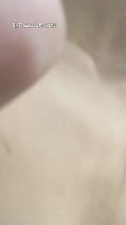 00后苗条身材妹子和男友啪啪，沙发撩起衣服让男友撸硬掰穴等待插入，快速抽插口交舔弄 截图9