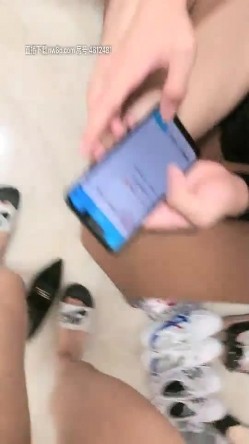 00后苗条身材妹子和男友啪啪，沙发撩起衣服让男友撸硬掰穴等待插入，快速抽插口交舔弄 截图10