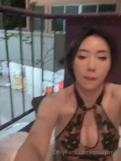 泰国轻熟人妻型巨乳网黄御姐「Muaymyb」露脸大尺度私拍 风骚露出男女通吃多穴满足 截图5