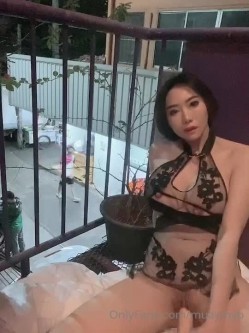 泰国轻熟人妻型巨乳网黄御姐「Muaymyb」露脸大尺度私拍 风骚露出男女通吃多穴满足 截图10