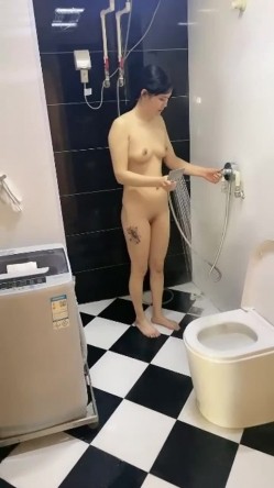 淫荡新人美少妇！颜值气质不错！黑丝极品美腿，窗台边操逼，深喉插嘴口活无敌，各种姿势轮番上 截图16