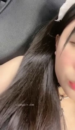 撸管推荐！校花级别女神~【京鱼鱼】道具狂插！淫水喷不停~！~~~给土豪当过小三，这颜值确实够顶，超赞，撸管必备！ 截图11
