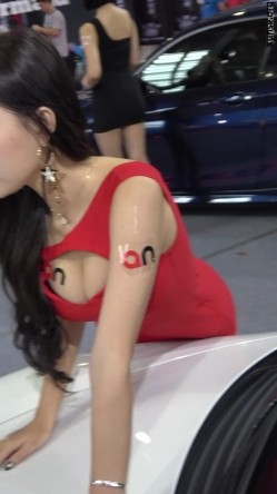 【车模】车展偷拍模特 车模 角度刁钻，全方位视角 截图5