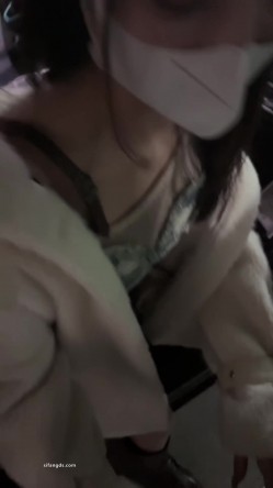 超顶级绿帽博主，【暖暖小淫妻】，看老婆被各单男干，95年的，超级骚，还有3P 截图4