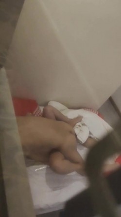 【猎奇资源 ️真实浅入旅馆】尾随跟踪翻偷拍情侣啪啪做爱叫床声甄选 两小时超刺激 叫的撕心裂肺 荡气迴肠 截图1