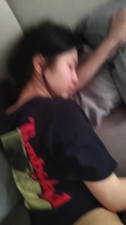 极品颜值情侣私拍泄密 超极品身材尤物御姐被开发成发情小母狗 筷子般的美腿，插入蝴蝶美逼 被干的娇喘不止 截图9