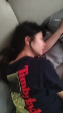 极品颜值情侣私拍泄密 超极品身材尤物御姐被开发成发情小母狗 筷子般的美腿，插入蝴蝶美逼 被干的娇喘不止 截图10