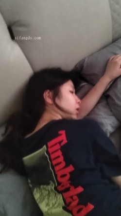 极品颜值情侣私拍泄密 超极品身材尤物御姐被开发成发情小母狗 筷子般的美腿，插入蝴蝶美逼 被干的娇喘不止 截图15