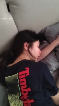 极品颜值情侣私拍泄密 超极品身材尤物御姐被开发成发情小母狗 筷子般的美腿，插入蝴蝶美逼 被干的娇喘不止 截图16