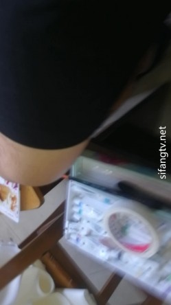 【大学生手持抄底】校园真实手动抄底学妹，屁股紧致，就像把头伸进裙子里一样，阴户饱满想嘬一口 截图8