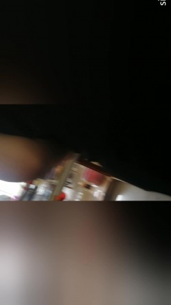 【大学生手持抄底】校园真实手动抄底学妹，屁股紧致，就像把头伸进裙子里一样，阴户饱满想嘬一口 截图14