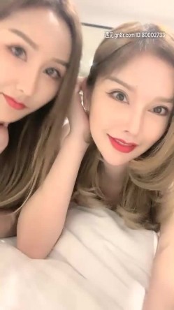 泰国凤凰小姐两个红唇大长腿泰国妹子，露奶扭动特写掰穴露逼自摸，爆乳肥逼非常诱人 截图5