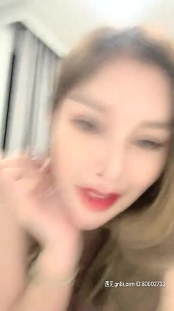 泰国凤凰小姐两个红唇大长腿泰国妹子，露奶扭动特写掰穴露逼自摸，爆乳肥逼非常诱人 截图7