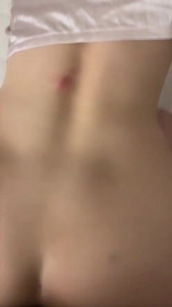 重磅新瓜速吃！顶级BJ下海-卧蚕小网红【soeun】福利私拍，约啪自慰反差舔食吸茎艹穴抽插相当火爆 截图3