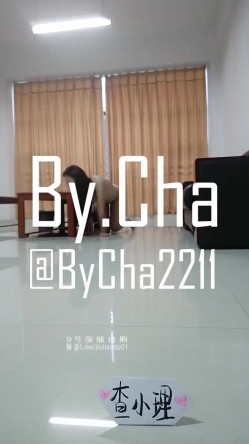 露出调教大神『查小理』吴晗全裸出门到地下车库短视频，教你们如何科学且有礼貌的人前露出互动 截图12