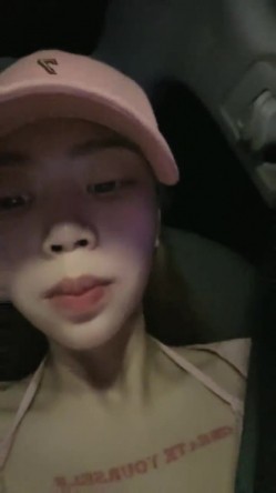 兼职援交的那几天，极品女大学生，【柔柔早点睡】，深夜约土豪哥，豪车停路边车震，酒店内再来一炮，蜜桃臀白又大，真美真刺激 截图3