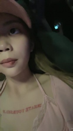 兼职援交的那几天，极品女大学生，【柔柔早点睡】，深夜约土豪哥，豪车停路边车震，酒店内再来一炮，蜜桃臀白又大，真美真刺激 截图5