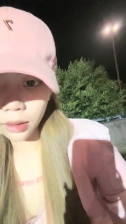 兼职援交的那几天，极品女大学生，【柔柔早点睡】，深夜约土豪哥，豪车停路边车震，酒店内再来一炮，蜜桃臀白又大，真美真刺激 截图9