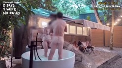 换妻界的顶流，【爱玩夫妻】，第一次与单男两天一夜旅行，户外浴缸，雨中3P，没有屋顶，没有遮挡 截图15