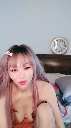 网丝高跟情趣风骚少妇露脸跟大哥在家啪啪，厨房里猛草，各种蹂躏抓着骚奶子抽插，浪叫不断，玩到床上各种草 截图3