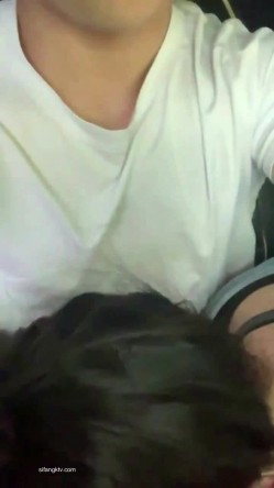 泄密流出四川美貌御姐与男友日常啪啪啪 性感小嘴吃肉棒超可爱又淫荡 跳跳糖口活情趣诱惑装超会玩 极致享受 截图1