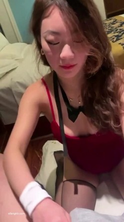 泄密流出四川美貌御姐与男友日常啪啪啪 性感小嘴吃肉棒超可爱又淫荡 跳跳糖口活情趣诱惑装超会玩 极致享受 截图6