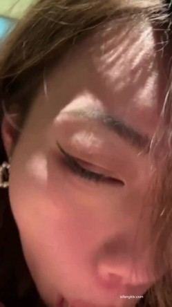 泄密流出四川美貌御姐与男友日常啪啪啪 性感小嘴吃肉棒超可爱又淫荡 跳跳糖口活情趣诱惑装超会玩 极致享受 截图9