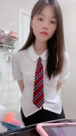 王炸！全网最粉逼，名器，馒头逼一线天白虎，【清凉一夏】JK学生妹，扣到狂喷水，青涩腼腆又有点儿骚，推荐 截图2