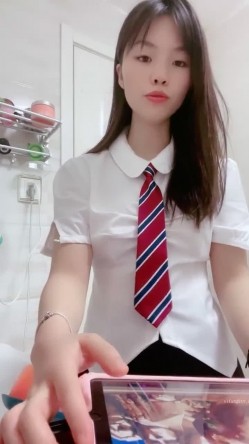 王炸！全网最粉逼，名器，馒头逼一线天白虎，【清凉一夏】JK学生妹，扣到狂喷水，青涩腼腆又有点儿骚，推荐 截图8