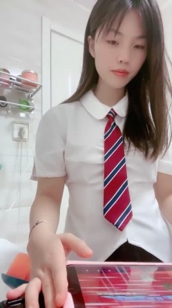 王炸！全网最粉逼，名器，馒头逼一线天白虎，【清凉一夏】JK学生妹，扣到狂喷水，青涩腼腆又有点儿骚，推荐 截图11