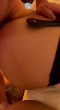 【极品反差婊】 ️浙江杭州调教双胞胎学生  ️说服老婆跟我一起，调教一对双胞胎学生，让老婆看着我操别的女人！ 截图3