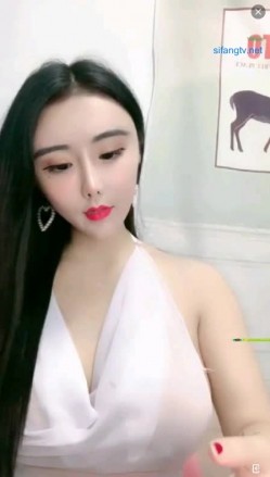 波霸女神【兔美baby】刚下海得女大学生兼职车模，火爆身材诱惑，皮肤白皙娇喘揉奶诱惑！ 截图1