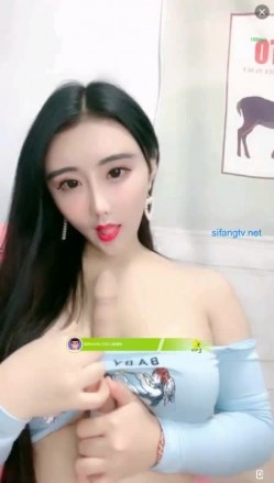 波霸女神【兔美baby】刚下海得女大学生兼职车模，火爆身材诱惑，皮肤白皙娇喘揉奶诱惑！ 截图8