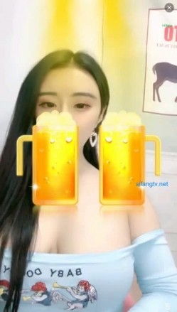 波霸女神【兔美baby】刚下海得女大学生兼职车模，火爆身材诱惑，皮肤白皙娇喘揉奶诱惑！ 截图10