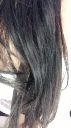 御姐下海！好骚好漂亮~【樱依琳】，家中撒尿，自慰，黑丝美腿，小荡妇太会拿捏男人了！ 截图6