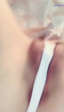 露脸才是王道！高颜长腿极品身材外围绿茶婊【琳琳子】福利~洗澡紫薇足交啪啪你的女神有钱人的母狗 截图16