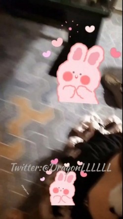 顶级SDOM调教大神【DragonLLLLLL】调教超多高颜值女神 抓着头发强奸式轮流爆插 女神背地里被调教成精厕 截图11