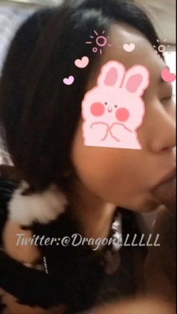 顶级SDOM调教大神【DragonLLLLLL】调教超多高颜值女神 抓着头发强奸式轮流爆插 女神背地里被调教成精厕 截图13