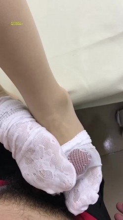 国产极品男娘 柠雅柔吖 超级漂亮甜美的小男娘，纤细苗条白白净净，女装混入足交店打工，意外爆火而入圈，推特原档合集 截图8