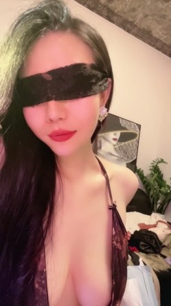 顶级欲姐【反差小姨】美乳尤物无内丝袜太妖娆了超大巨屌自慰 截图7