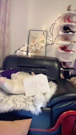 顶级欲姐【反差小姨】美乳尤物无内丝袜太妖娆了超大巨屌自慰 截图14