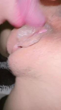 【长腿女神】淫腿女神小姨子 - 黑皮裙搭配吊带丝袜 绝对领域不穿内裤的诱惑 小穴湿淋淋后入全是淫浆 各种姿势抽射中出 截图7