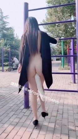 【新奇刺激女神露出】超极品反差女神『浅浅』露出界天花板 带狐狸尾巴极限户外公众场所露出 性感女神极限反差 截图11