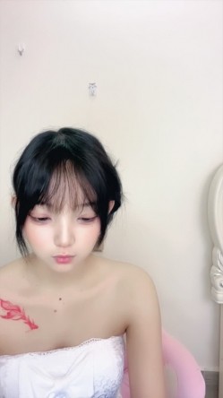 最美校花【鬼鬼阿】全裸热舞~道具自慰~扣穴~白浆哗哗流冒泡 截图2