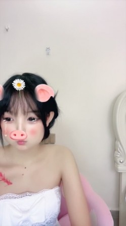 最美校花【鬼鬼阿】全裸热舞~道具自慰~扣穴~白浆哗哗流冒泡 截图3