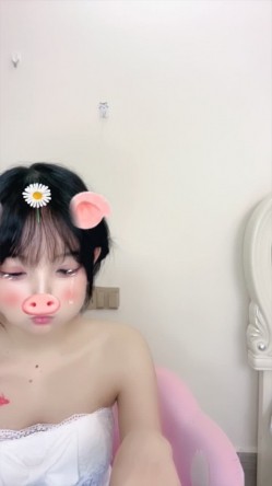 最美校花【鬼鬼阿】全裸热舞~道具自慰~扣穴~白浆哗哗流冒泡 截图4